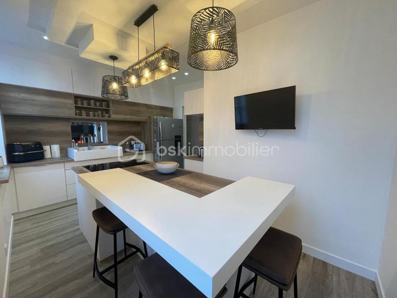 Maison en pierre - 228 m² - 8 pièces