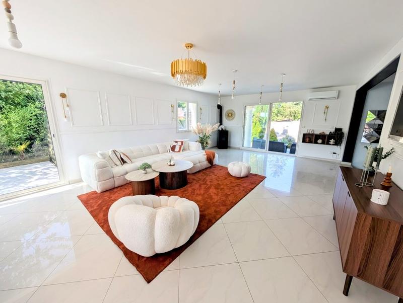 Maison - 355 m² - 8 pièces