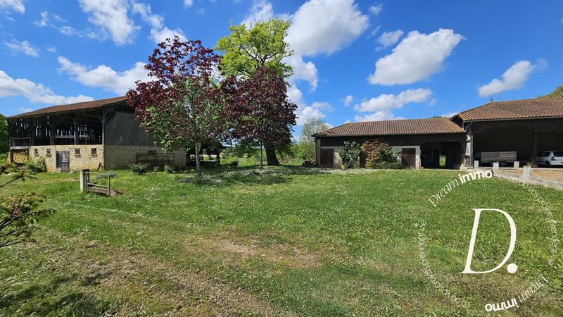 Maison - 280 m² - 11 pièces