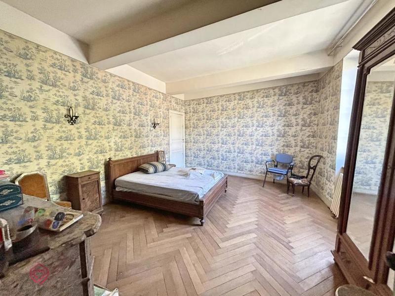 Propriété - 339 m² - 11 pièces