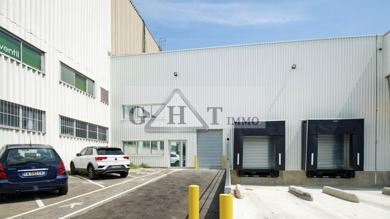 Entrepôt - 1 530 m²