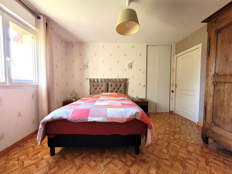 Maison - 215 m² - 9 pièces