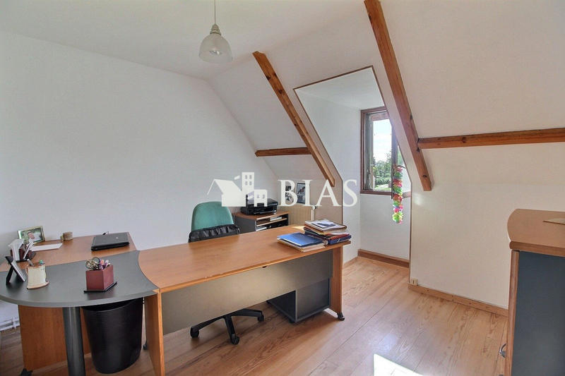 Maison traditionnelle - 187 m² - 7 pièces