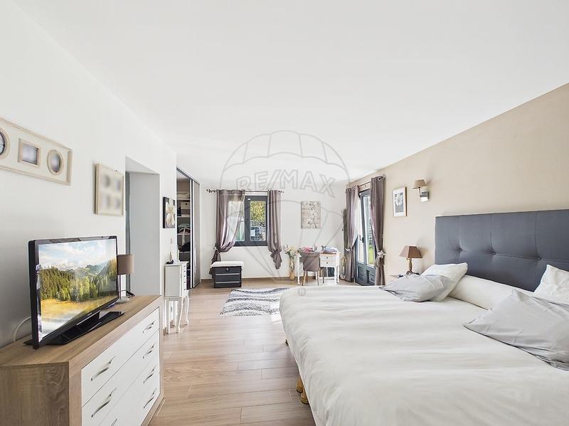 Propriété - 404 m² - 8 pièces