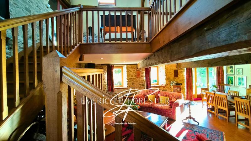 Maison - 320 m² - 6 pièces