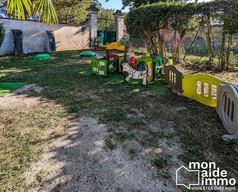 Local d'activités - 280 m² - 15 pièces