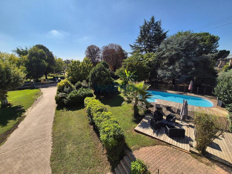 Maison - 715 m² - 13 pièces