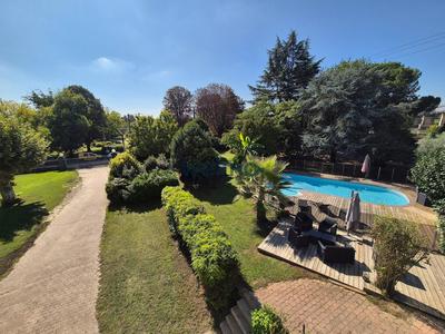 Maison - 715 m² - 13 pièces