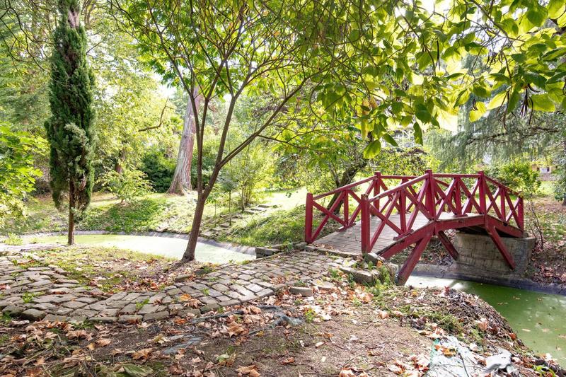 Maison - 230 m² - 7 pièces