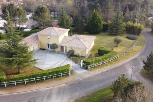 Maison - 210 m² - 10 pièces