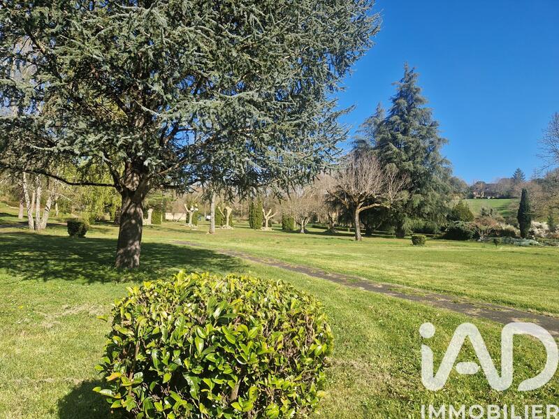 Maison - 271 m² - 11 pièces