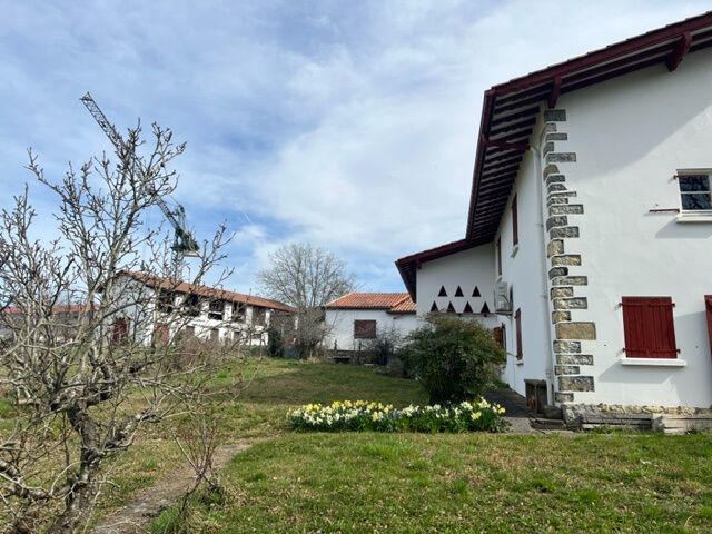 Maison - 214 m² - 10 pièces