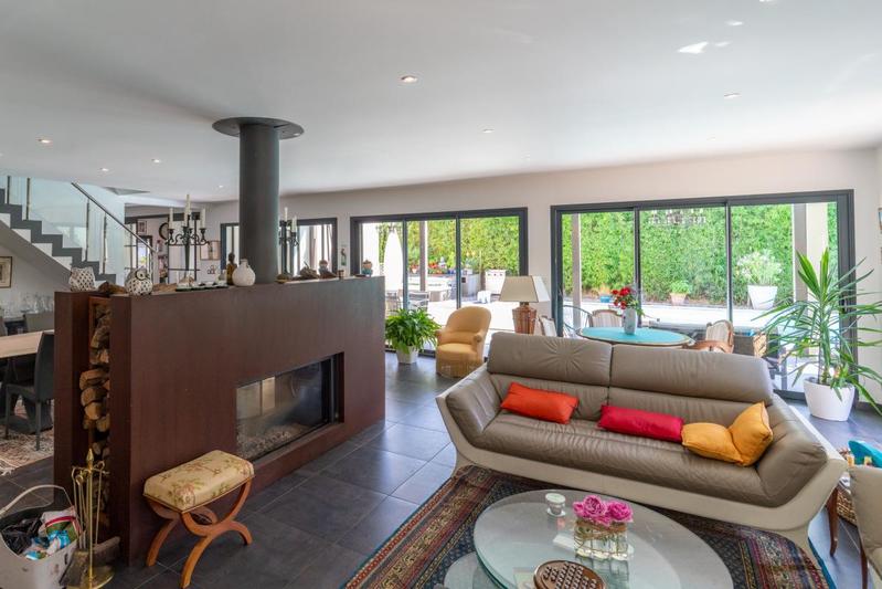 Maison - 450 m² - 9 pièces