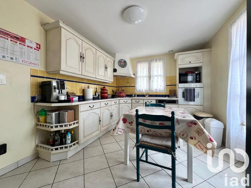 Maison - 205 m² - 9 pièces