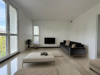 Appartement - 85 m² - 5 pièces