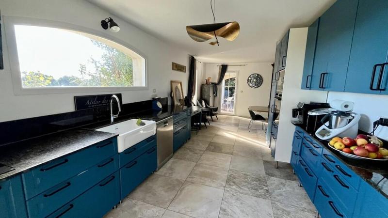 Villa - 220 m² - 8 pièces