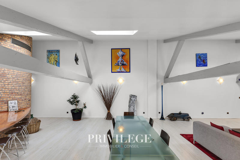 Appartement - 160 m² - 4 pièces