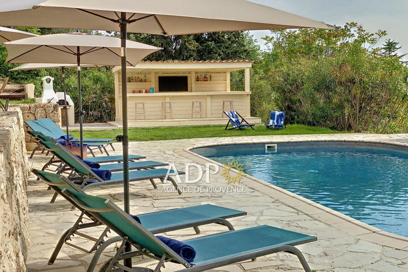 Maison - 250 m² - 7 pièces