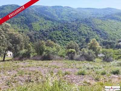 Terrain constructible - 2 500 m²
