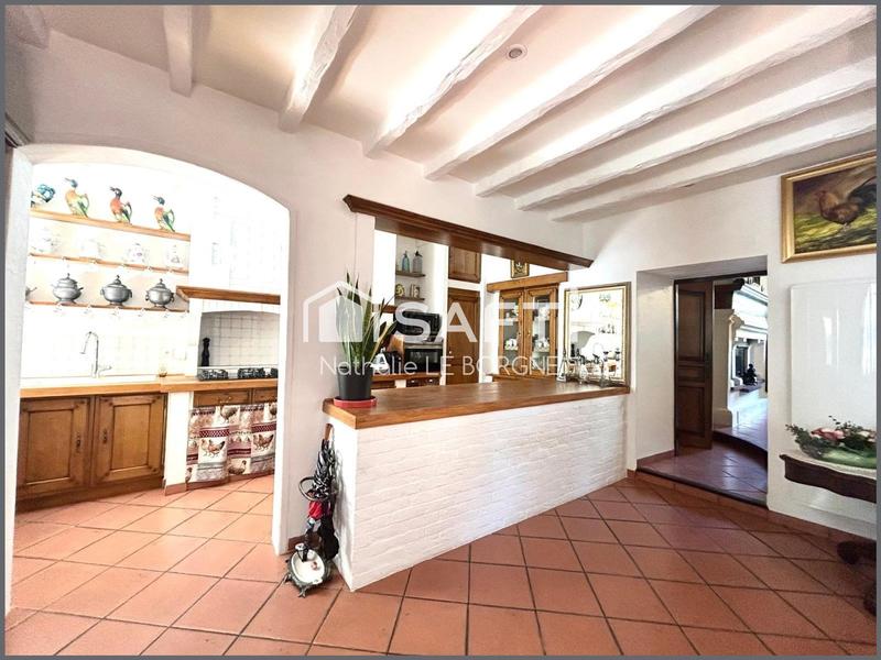 Maison - 247 m² - 7 pièces