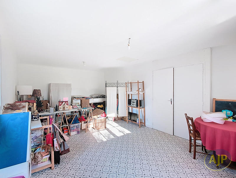 Maison - 214 m² - 9 pièces