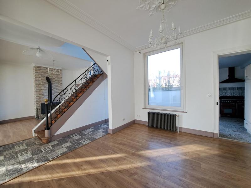 Maison - 230 m² - 7 pièces