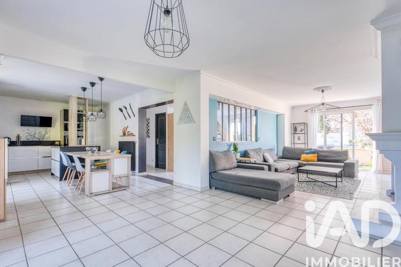 Maison - 200 m² - 8 pièces