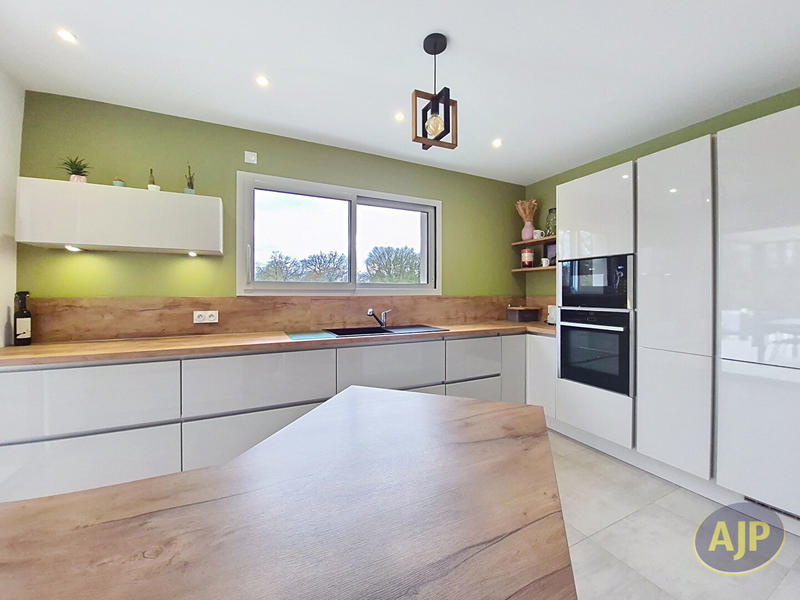 Maison - 142 m² - 6 pièces