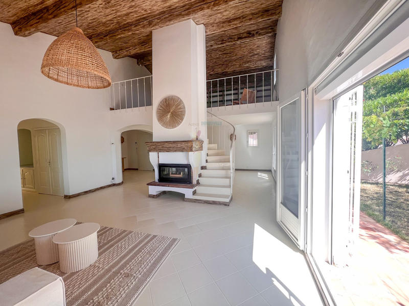 Maison traditionnelle - 230 m² - 5 pièces