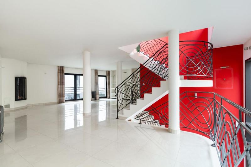 Maison - 185 m² - 9 pièces