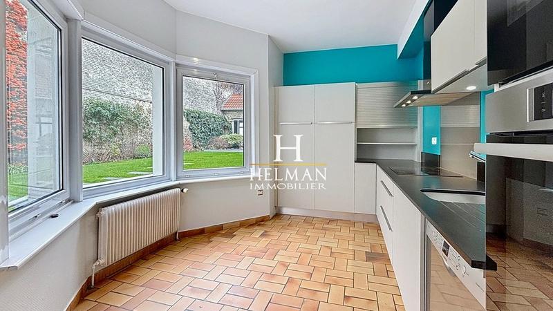 Maison - 230 m² - 11 pièces