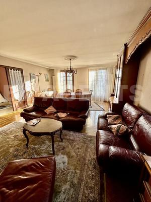 Maison - 220 m² - 10 pièces