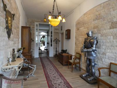 Maison - 497 m² - 19 pièces