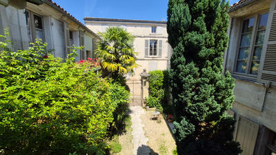 Maison - 379 m² - 12 pièces