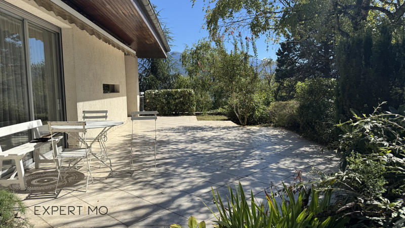 Propriété - 250 m² - 8 pièces