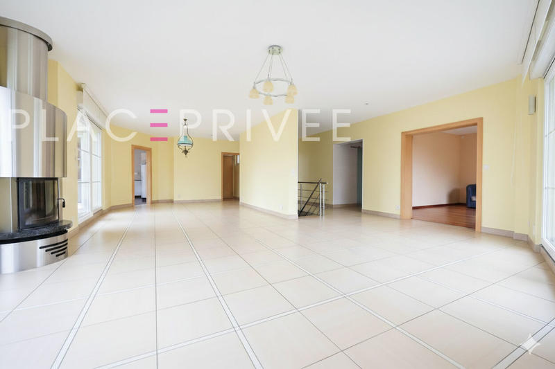 Maison - 200 m² - 8 pièces