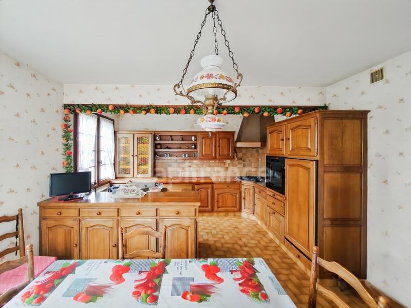 Maison - 280 m² - 10 pièces