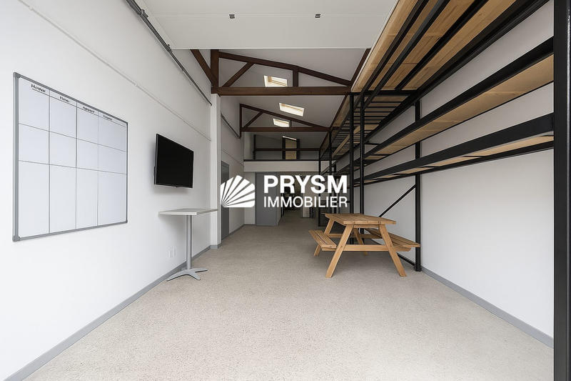 Local d'activités - 242 m²