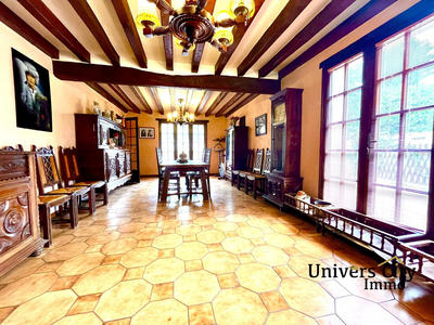 Maison - 207 m² - 9 pièces