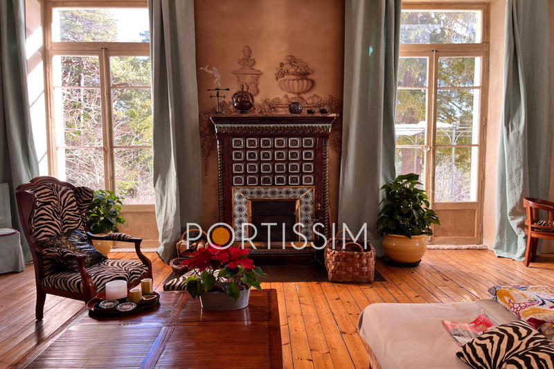 Maison - 368 m² - 10 pièces