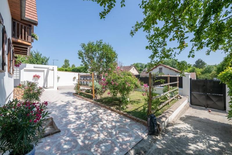 Maison - 208 m² - 6 pièces