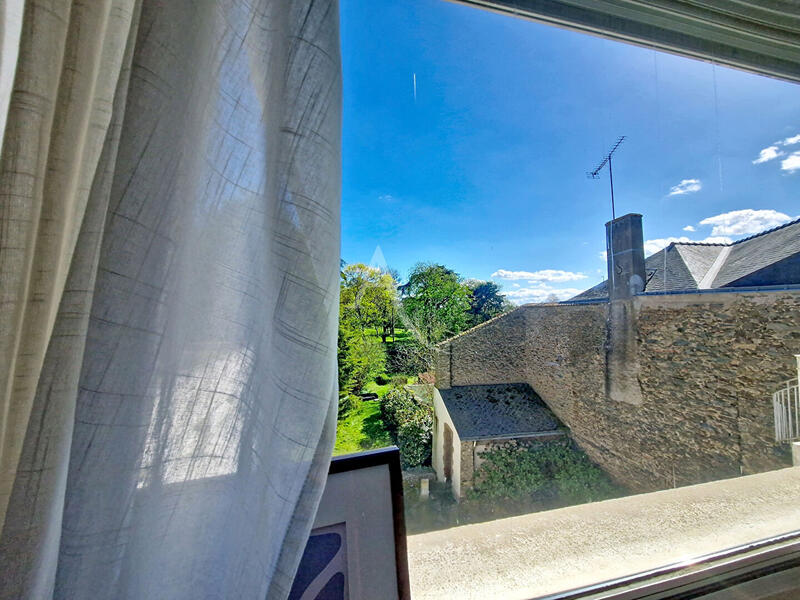 Maison - 430 m² - 8 pièces