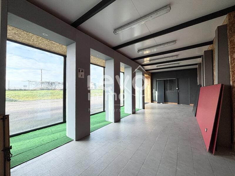 Local d'activités - 2 100 m²