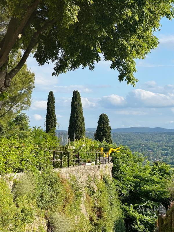 Villa - 239 m² - 9 pièces