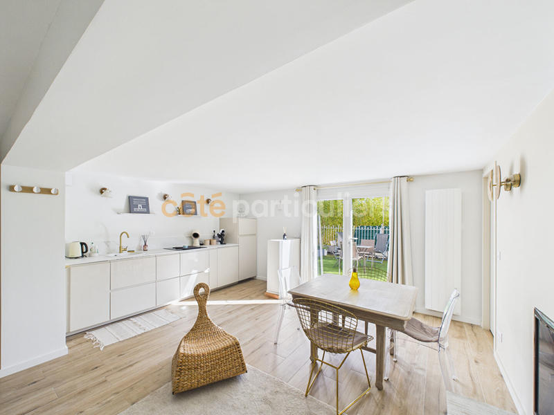 Maison - 225 m² - 10 pièces