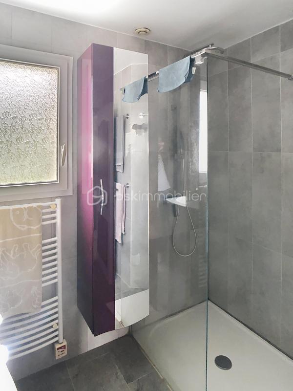 Maison traditionnelle - 197 m² - 8 pièces