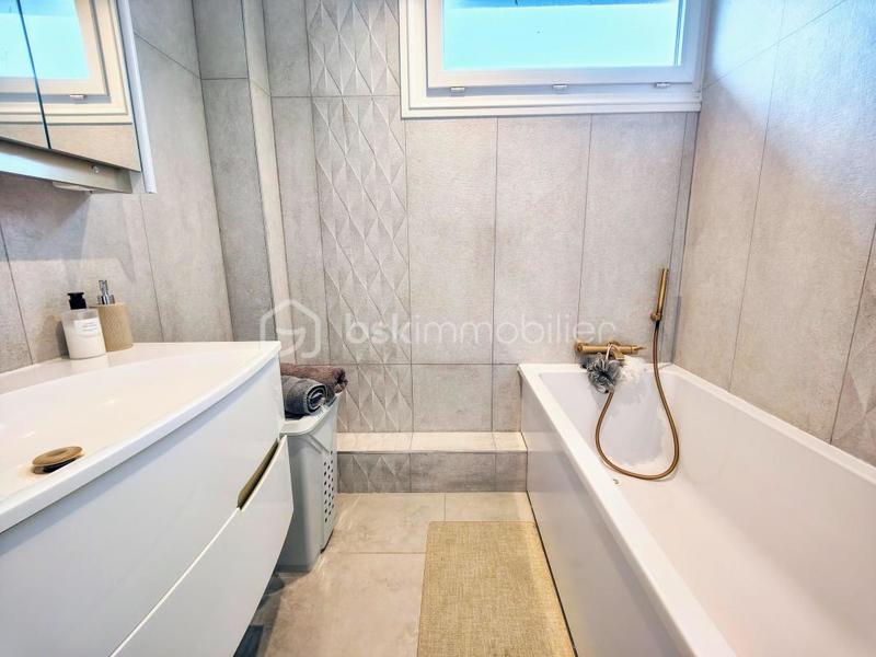Appartement - 75 m² - 5 pièces