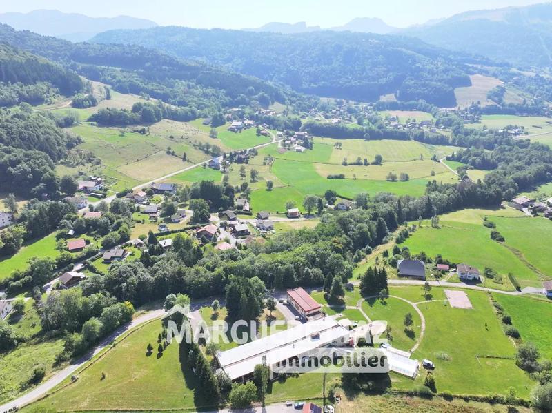 Propriété - 3 500 m² - 70 pièces