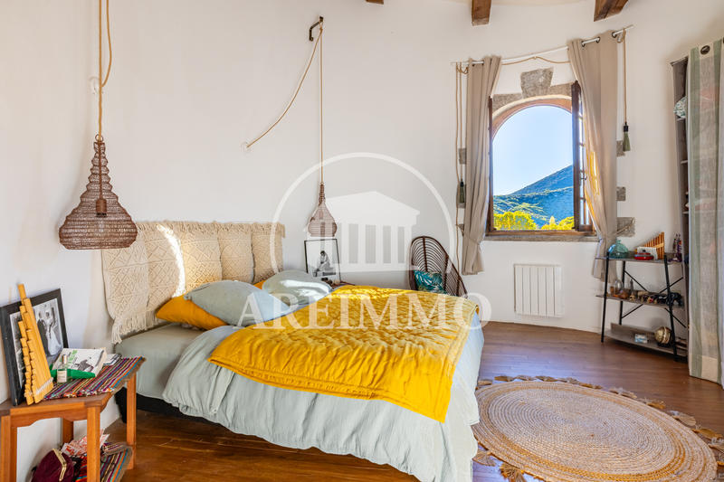 Maison - 228 m² - 11 pièces