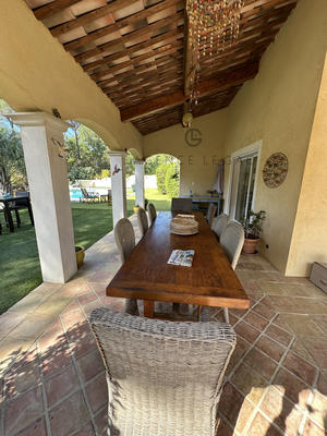 Maison - 250 m² - 6 pièces